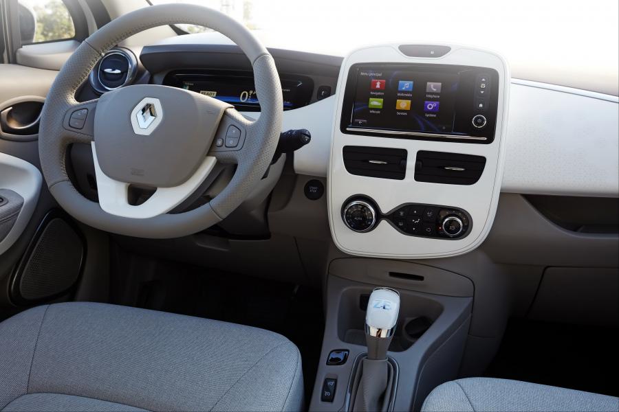 Интерьер Renault Zoe Z.E. 40 2016 года  (фото 7 из 10)